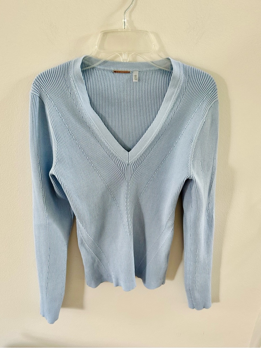 Elie Tahari Light Blue Ribbed V-Neck Sweater, Medium